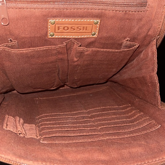 $25 (ππΌππ πΎππΌππΎπ)VINTAGE FOSSIL LEATHER CROSSBODY - Picture 5 of 5